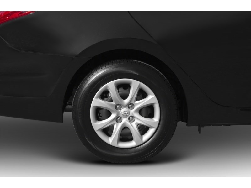 2012 Hyundai Accent 4dr Sdn Man GL Exterior Shot 5