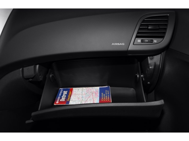 2012 Hyundai Accent 5dr HB Man GL Interior Shot 4