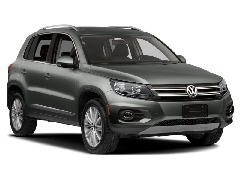 2017 Volkswagen Tiguan 2WD 4dr Trendline Exterior Shot 9