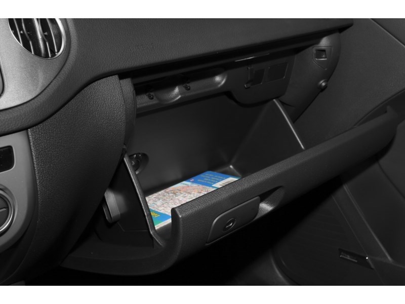 2017 Volkswagen Tiguan 2WD 4dr Trendline Interior Shot 4