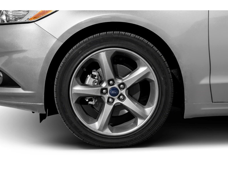 2013 Ford Fusion 4dr Sdn SE FWD Exterior Shot 5