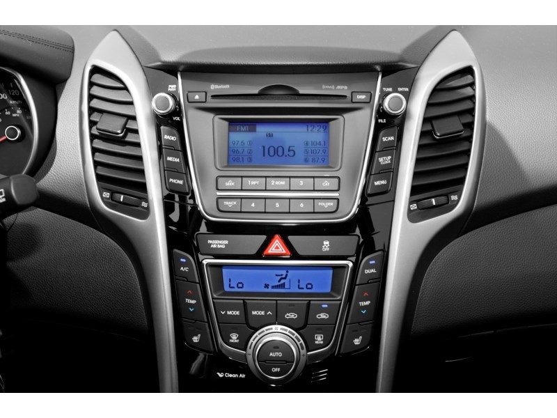 2013 Hyundai Elantra GT 5dr HB Auto GL Interior Shot 2