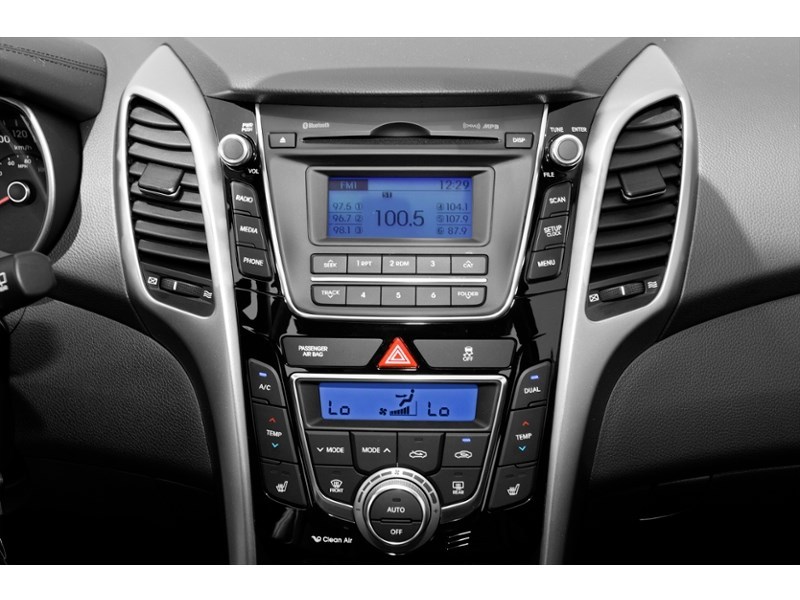 2014 Hyundai Elantra GT 5dr HB Auto GLS Interior Shot 2