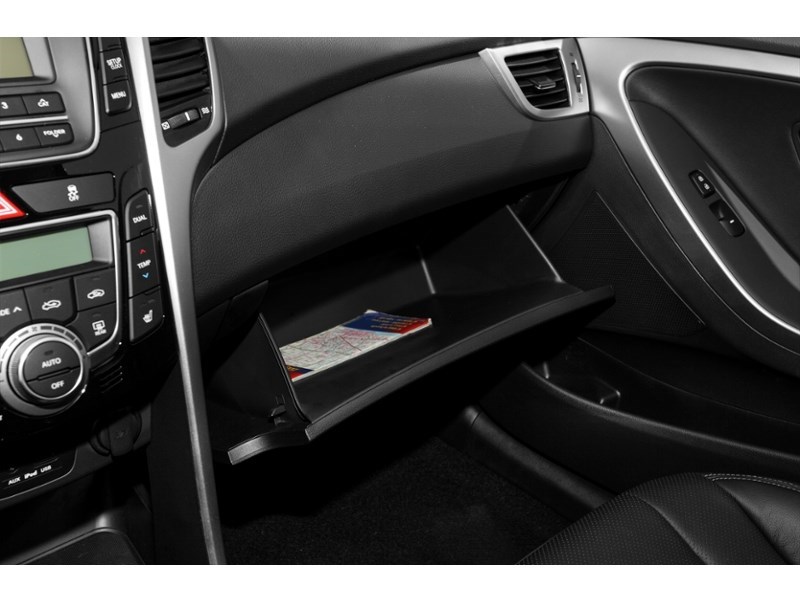 2013 Hyundai Elantra GT 5dr HB Man GL Interior Shot 4