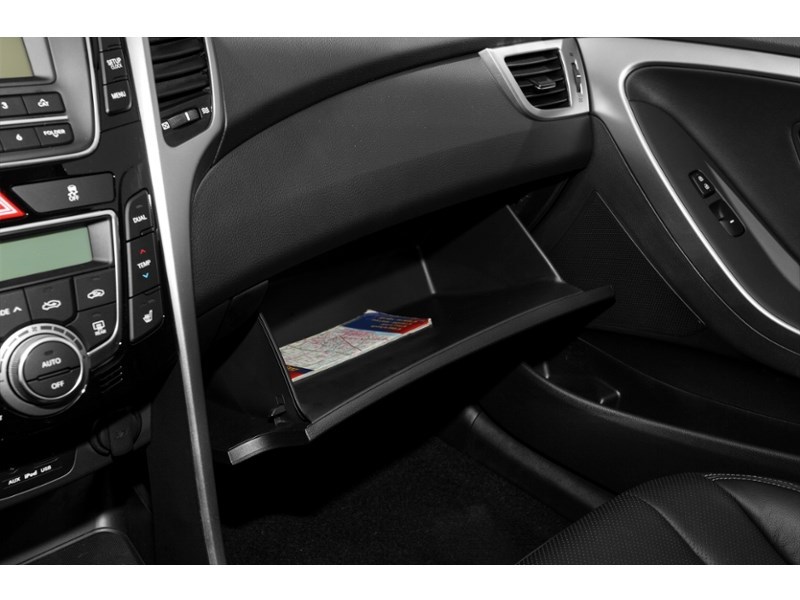 2015 Hyundai Elantra GT 5dr HB Auto GLS Interior Shot 4