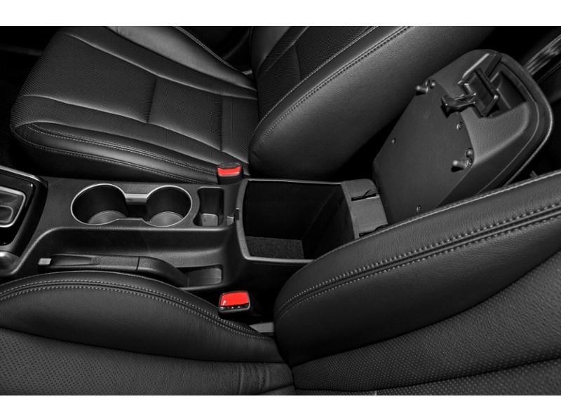 2013 Hyundai Elantra GT 5dr HB Man GL Interior Shot 8