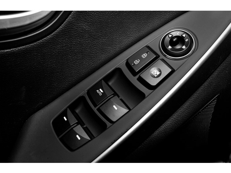 2013 Hyundai Elantra GT 5dr HB Man GL Exterior Shot 11