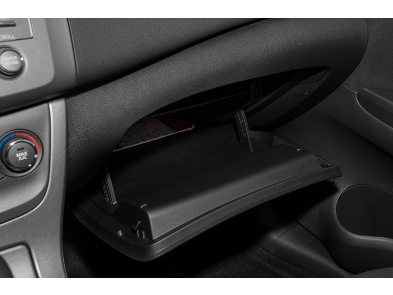 2013 Nissan Sentra 4dr Sdn CVT S Interior Shot 4