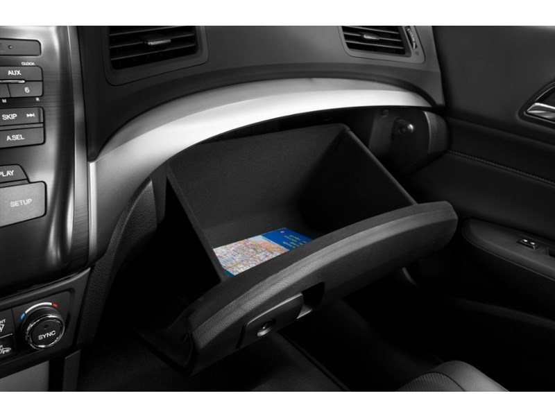 2015 Acura ILX Base w/Premium Package (A5) Interior Shot 4