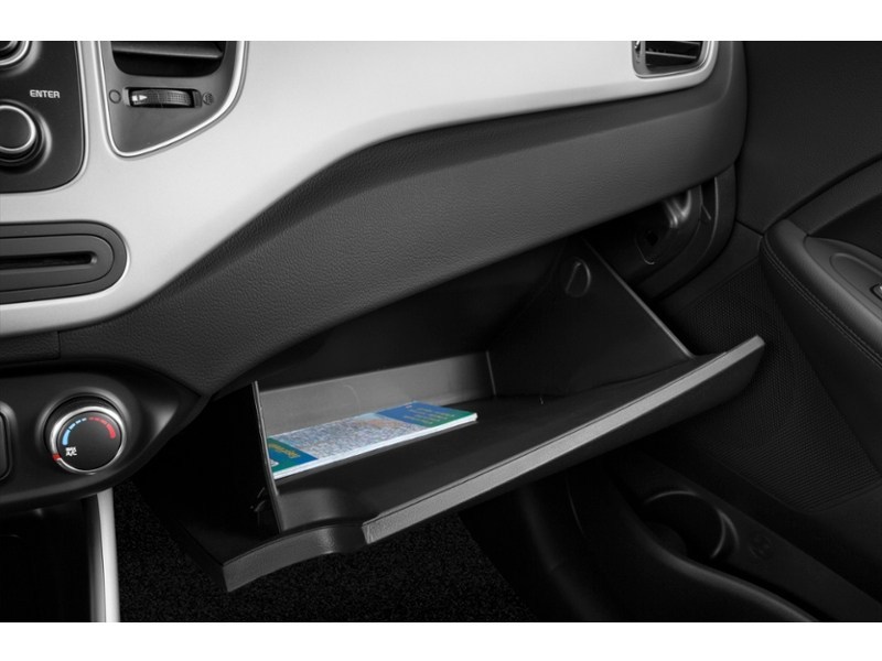 2015 Kia Rondo 4dr Wgn Auto LX Interior Shot 4
