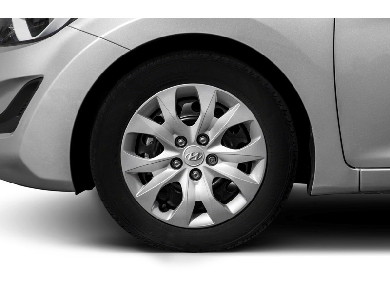 2015 Hyundai Elantra 4dr Sdn Man L Exterior Shot 5