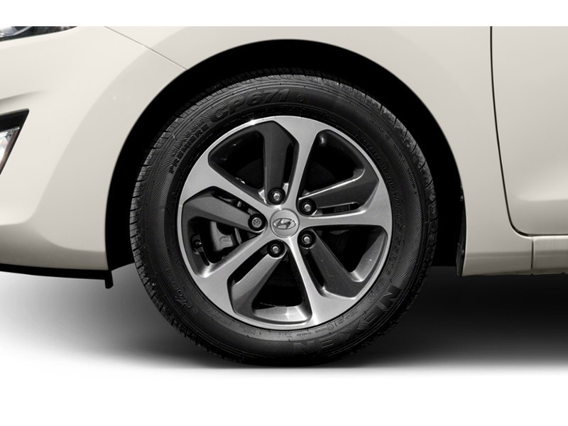 2016 Hyundai Elantra GT 5dr HB Man GLS Exterior Shot 5
