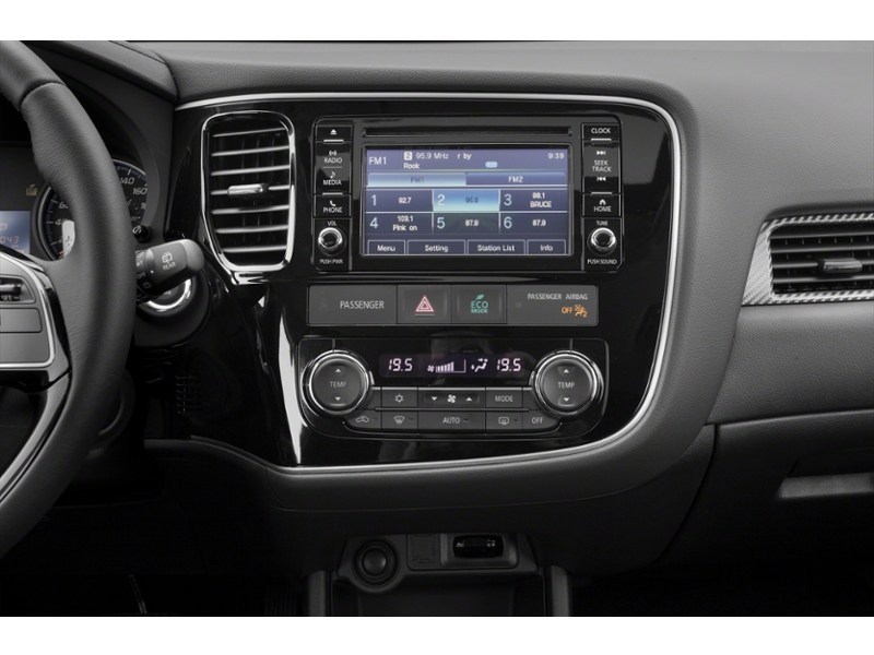 2017 Mitsubishi Outlander AWC 4dr ES Interior Shot 2