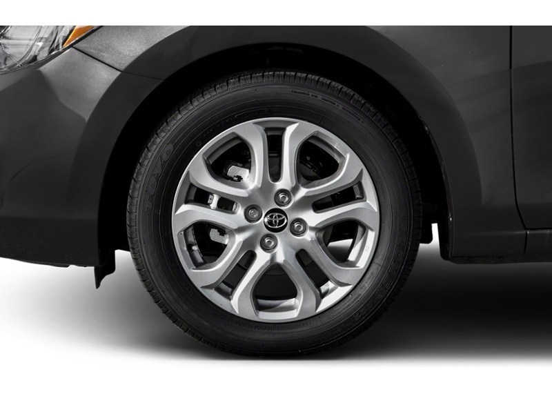 2017 Toyota Yaris 4dr Sdn Man Exterior Shot 5