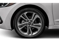 2017 Hyundai Elantra 4dr Sdn Auto Limited SE Exterior Shot 5