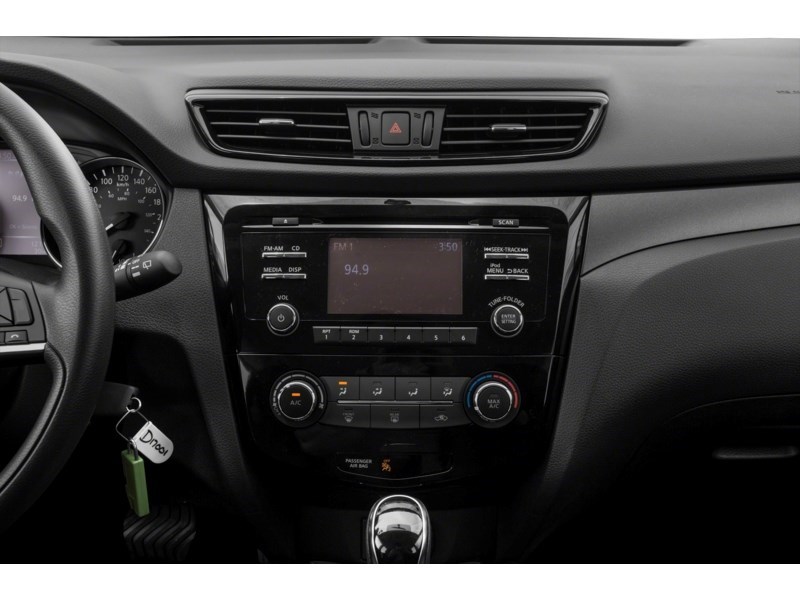 2018 Nissan Qashqai AWD SV CVT Interior Shot 2
