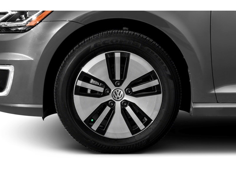 2018 Volkswagen e-Golf Comfortline 4-Door Exterior Shot 5