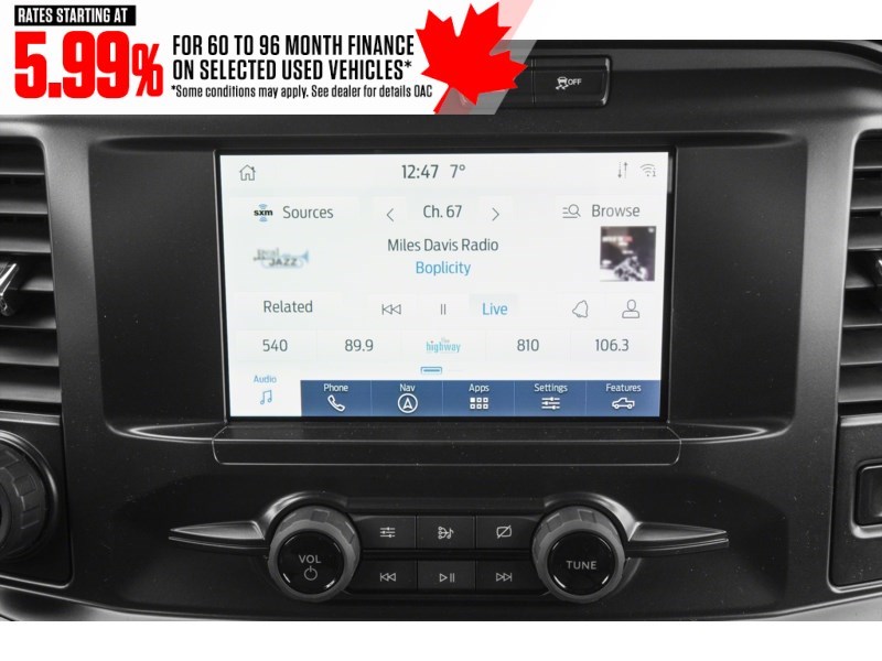 2022 Ford F-150 XLT 4WD SuperCrew 5.5' Box Interior Shot 2