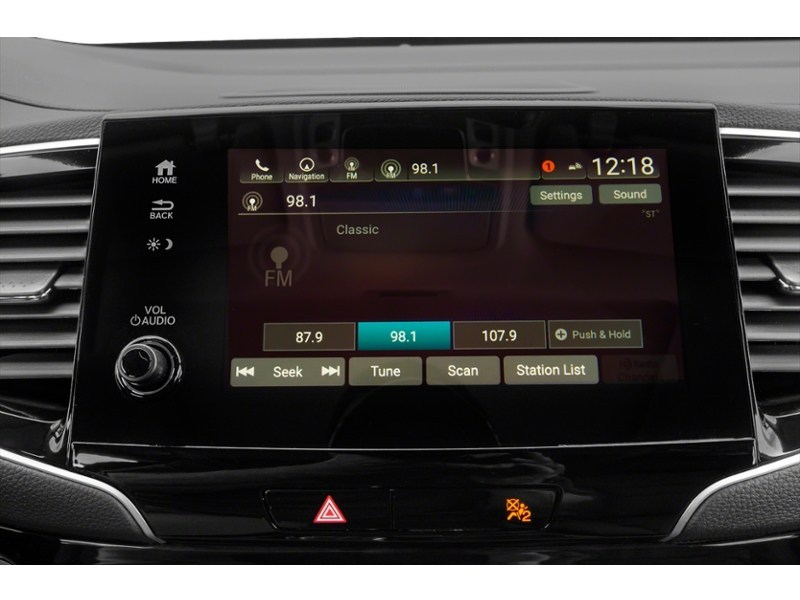 2022 Honda Pilot Touring 8-Passenger AWD Interior Shot 2