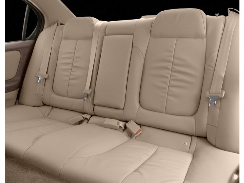 2001 Nissan Maxima 4dr Sdn GLE Auto Interior Shot 4
