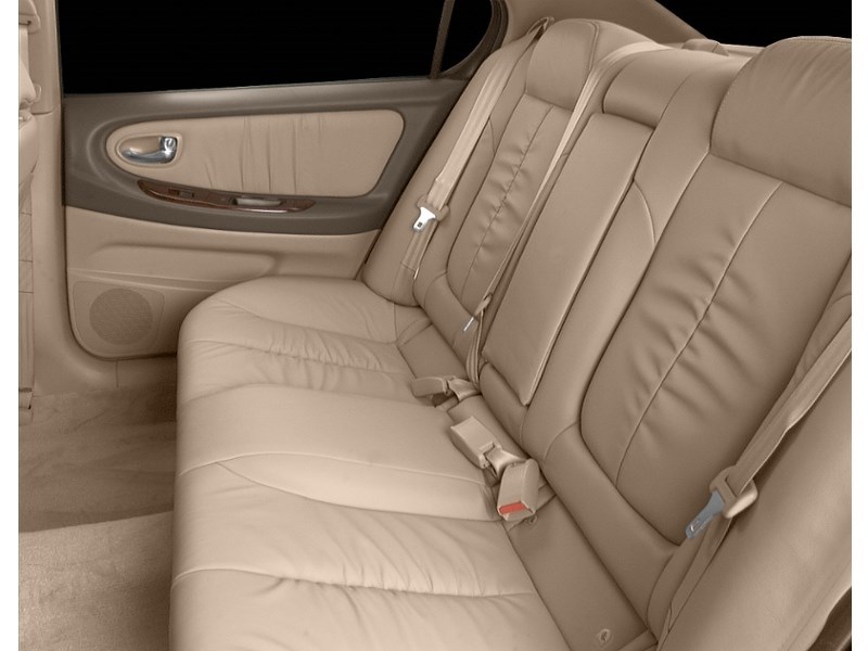 2001 Nissan Maxima 4dr Sdn GLE Auto Interior Shot 6