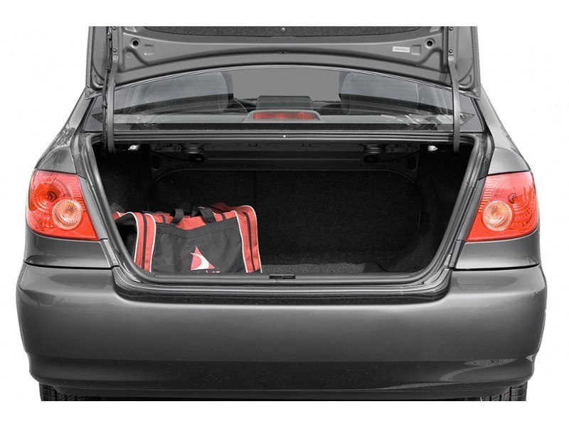 2007 Toyota Corolla 4dr Sdn Auto CE Exterior Shot 4
