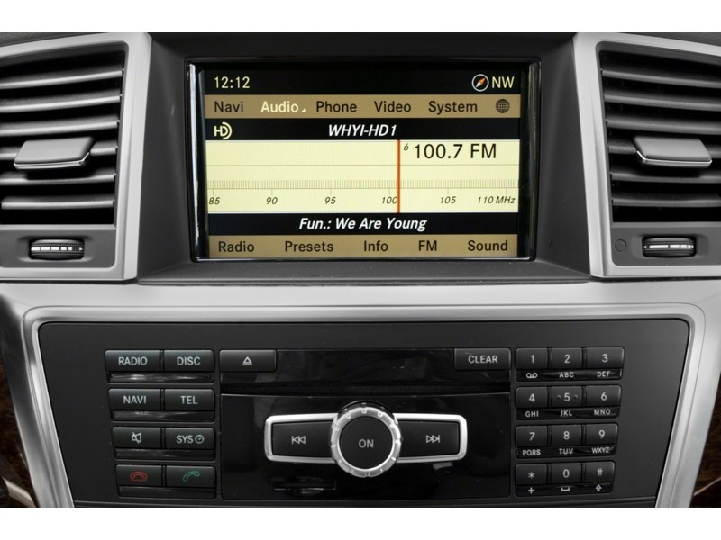 2014 Mercedes-Benz M-Class Base Interior Shot 9