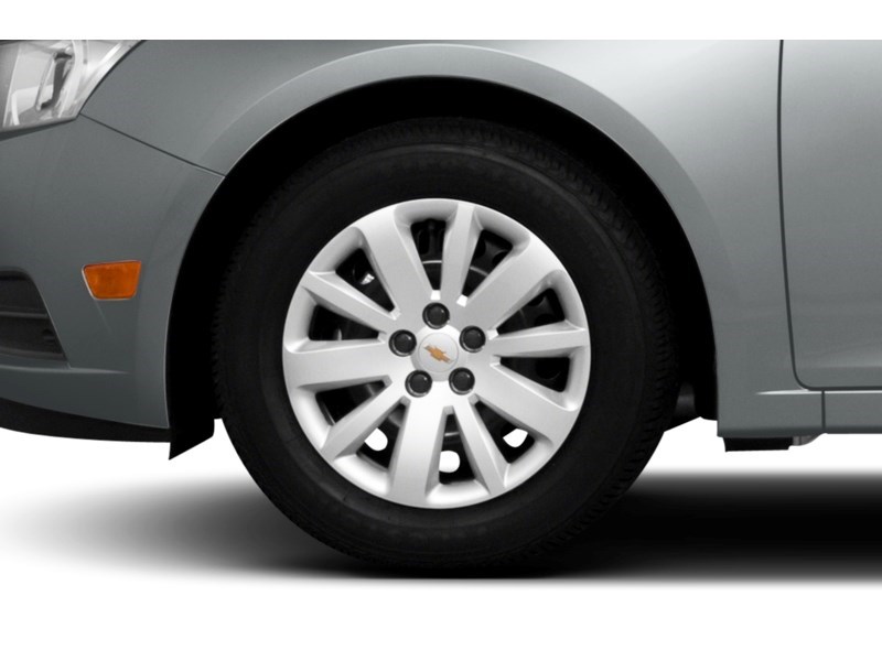 2013 Chevrolet Cruze 4dr Sdn LS w/1SA Exterior Shot 5