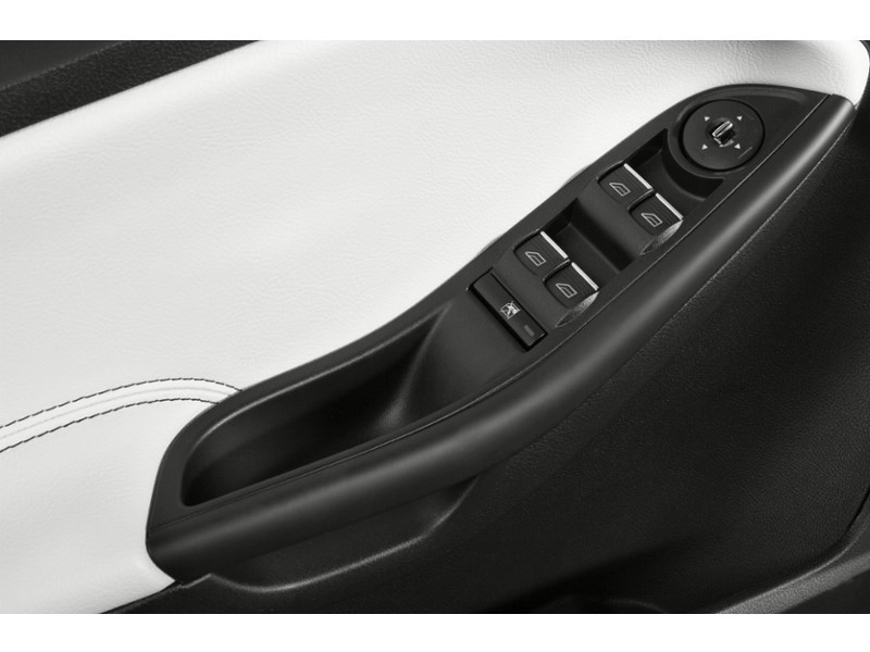 2013 Ford Focus 4dr Sdn SE Exterior Shot 10