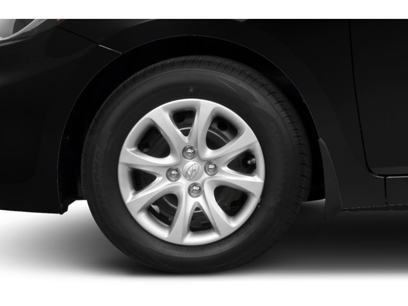 2013 Hyundai Accent 4dr Sdn Auto GL Exterior Shot 5