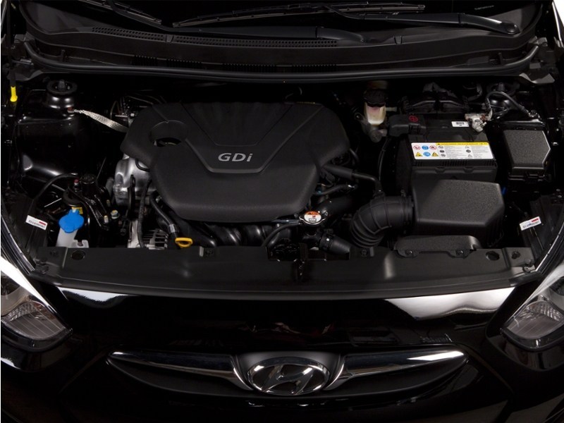 2013 Hyundai Accent 4dr Sdn Auto GL Exterior Shot 17