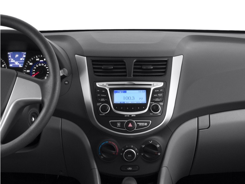 2013 Hyundai Accent 4dr Sdn Auto GL Exterior Shot 19