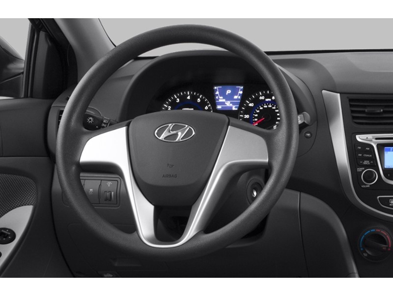 2013 Hyundai Accent 4dr Sdn Auto GL Interior Shot 2