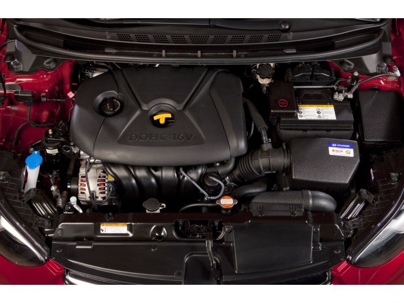 2013 Hyundai Elantra 4dr Sdn Auto GLS Exterior Shot 3