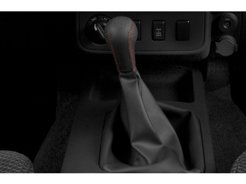 2015 Nissan Xterra 4WD 4dr Auto PRO-4X Exterior Shot 9