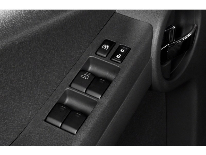 2015 Nissan Xterra 4WD 4dr Auto PRO-4X Exterior Shot 10