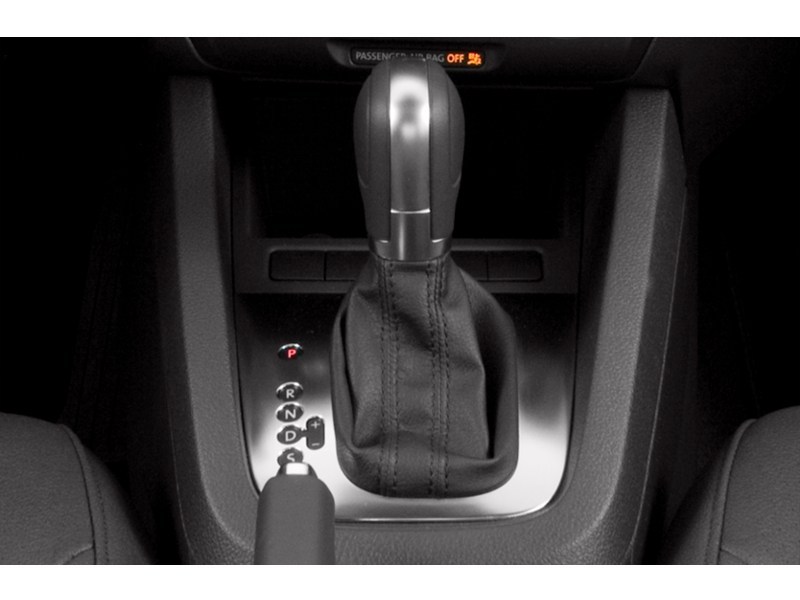 2013 Volkswagen Jetta 4dr 2.0L Man Trendline Exterior Shot 9