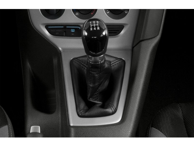 2014 Ford Focus 5dr HB SE Exterior Shot 9