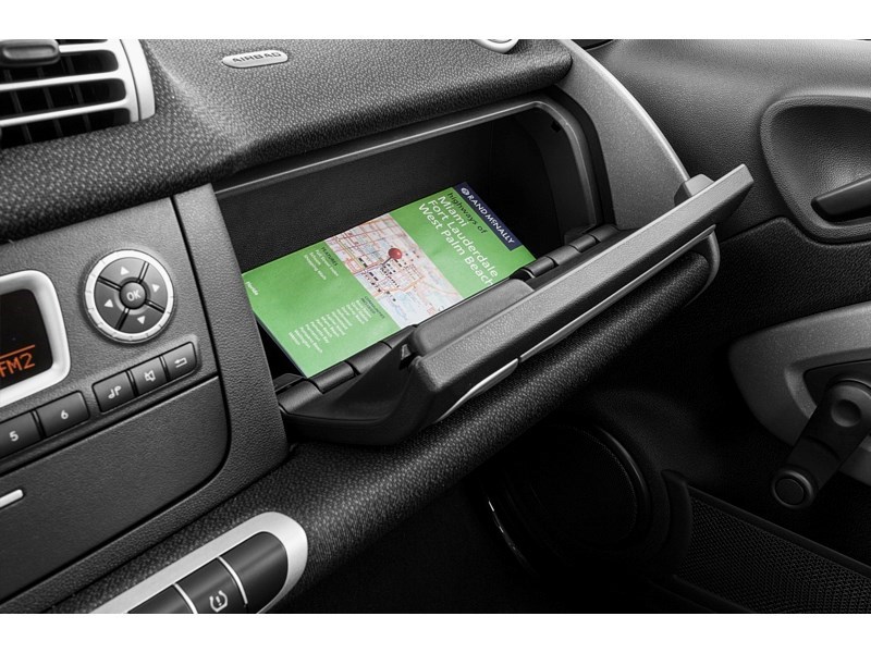 2015 smart fortwo 2dr Cpe Pure | 2 Sets of Tires Included! Interior Shot 4