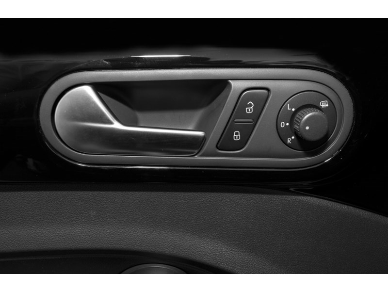 2015 Volkswagen The Beetle 2dr Conv 1.8 TSI Auto Comfortline Exterior Shot 13