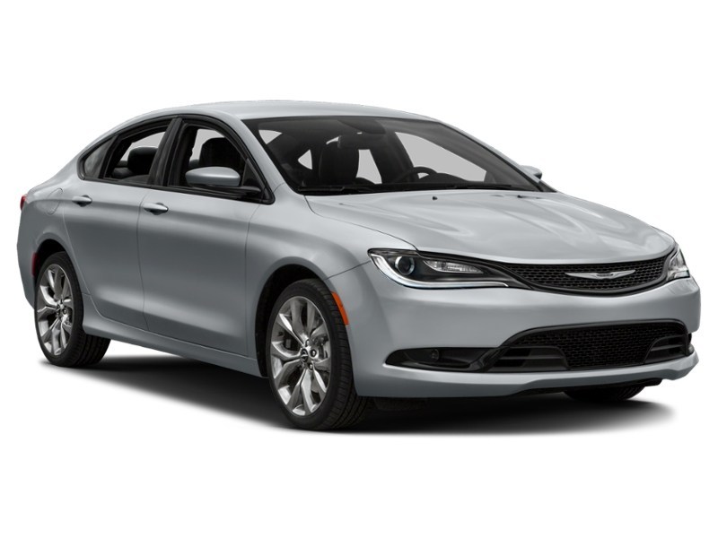 2016 Chrysler 200 S AWD Exterior Shot 9