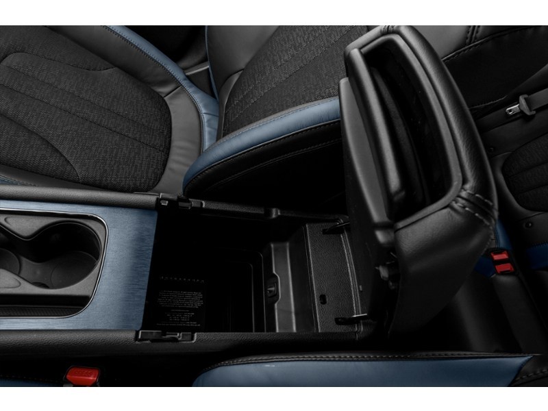 2016 Chrysler 200 S AWD Interior Shot 7