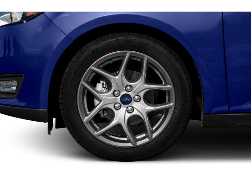 2015 Ford Focus 5dr HB SE Exterior Shot 5