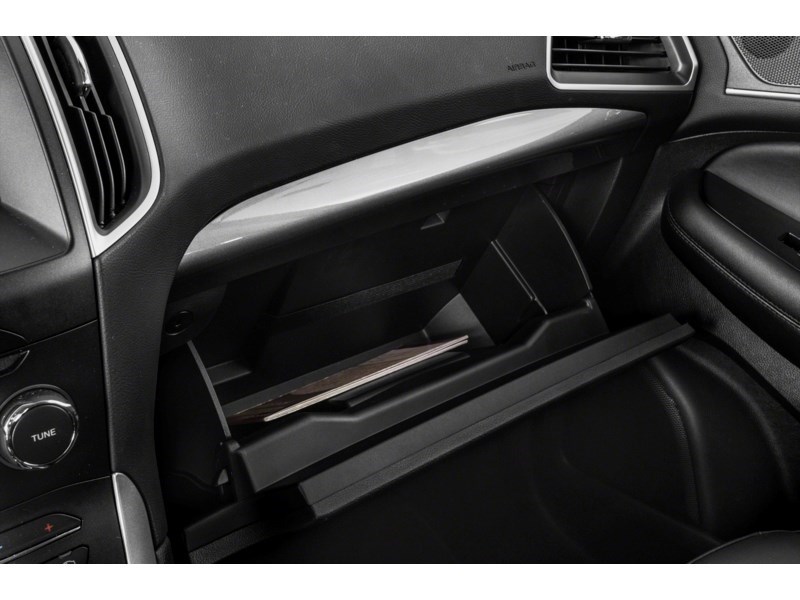 2016 Ford Edge 4dr Titanium AWD Interior Shot 4