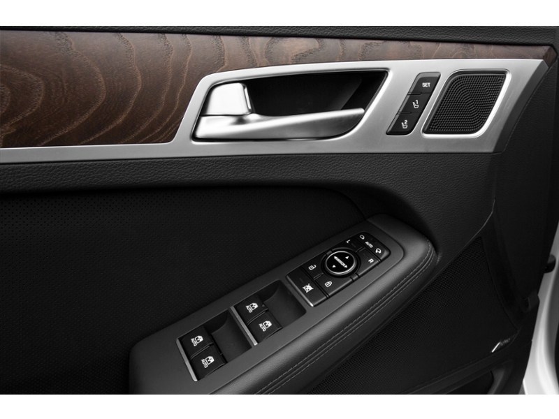 2016 Hyundai Genesis 3.8 Luxury Exterior Shot 14