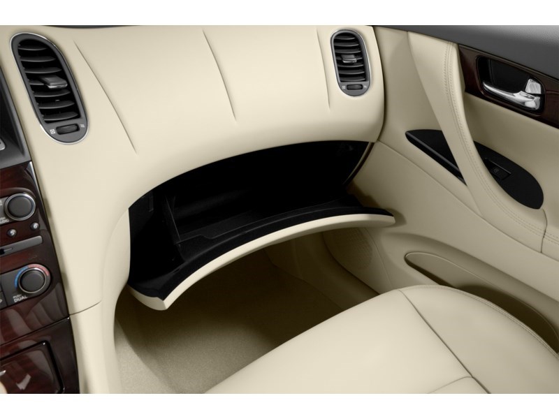 2015 INFINITI QX50 Base Interior Shot 3