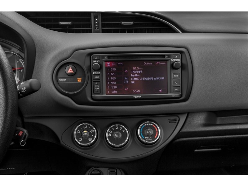 2017 Toyota Yaris 5dr HB Auto LE Interior Shot 2