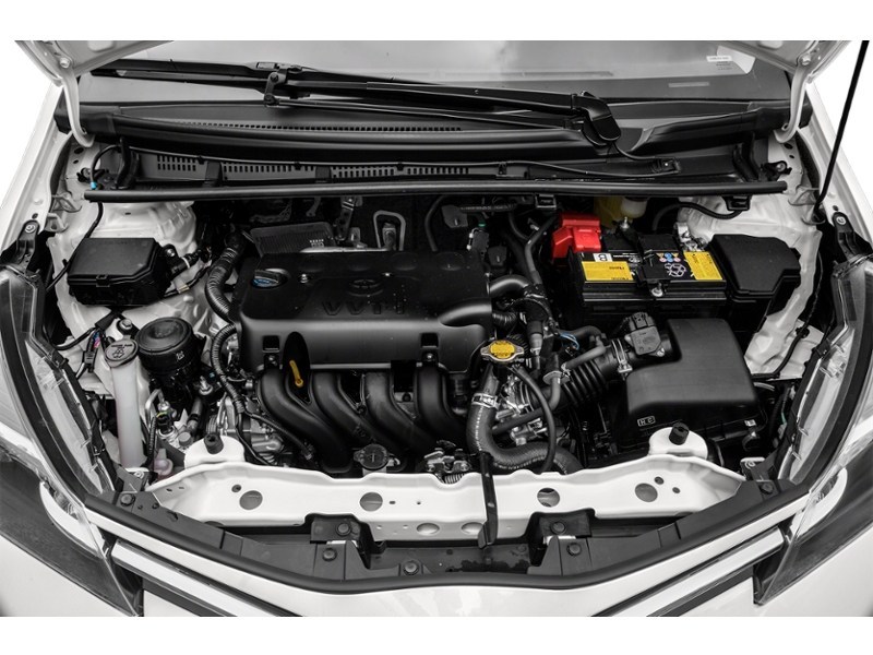 2015 Toyota Yaris 5dr HB Auto LE Exterior Shot 3