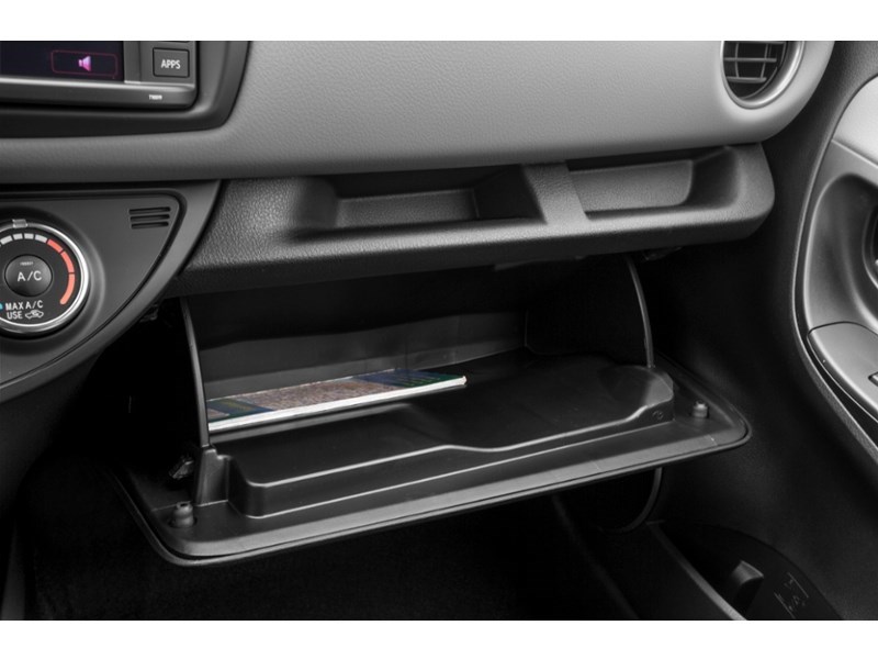 2017 Toyota Yaris 5dr HB Auto LE Interior Shot 4