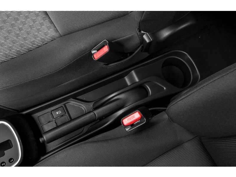 2017 Toyota Yaris 5dr HB Auto LE Interior Shot 8